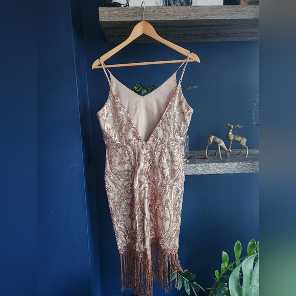 Sequin midi sequin dress. Low back. Perfect for weddings or events. US 6 / M - Picture 6 of 7